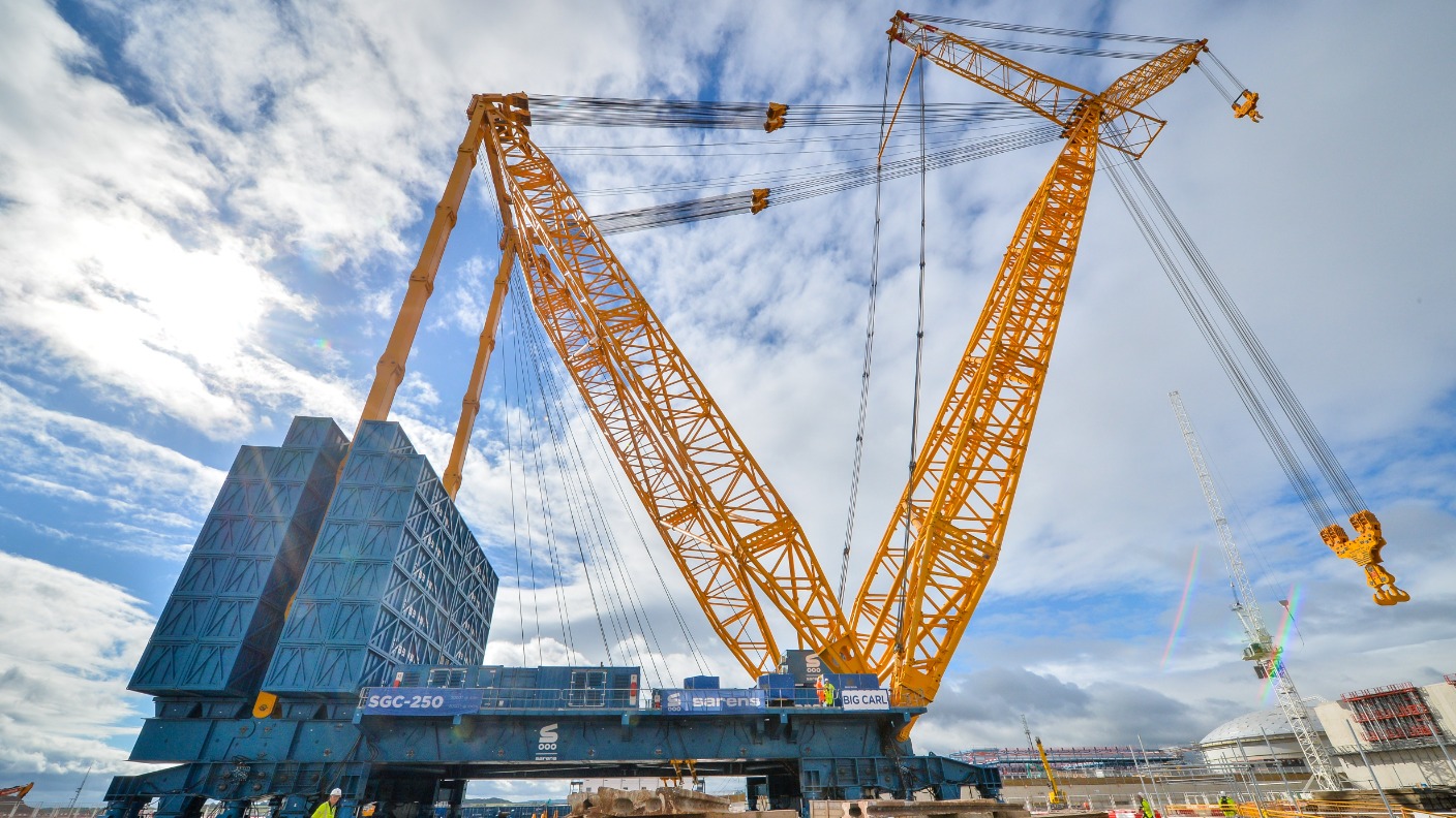 Let's find out where the largest crane in the world is located